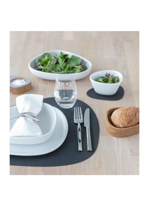 LIND DNA Curve placemat van  leer 37 x 44 cm - detail 4 antraciet
