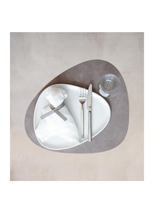 LIND DNA Curve placemat van  leer 37 x 44 cm  - voorkant 4 zand