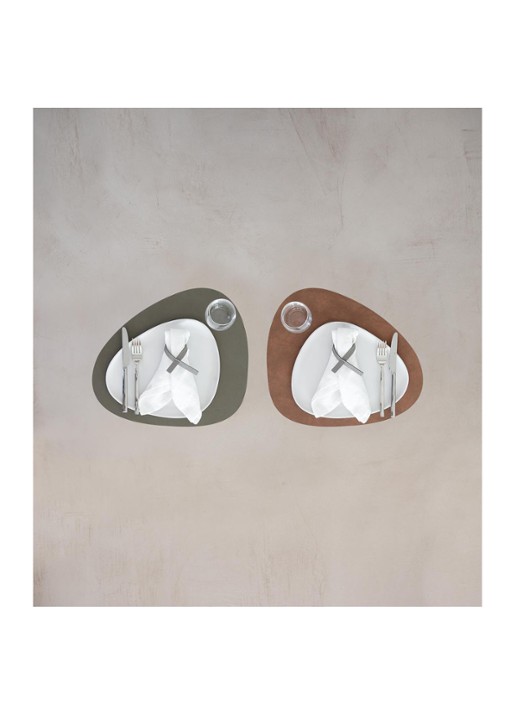 LIND DNA Curve reversible placemat van leer 37 x 44 cm - voorkant 2 olijfgroen