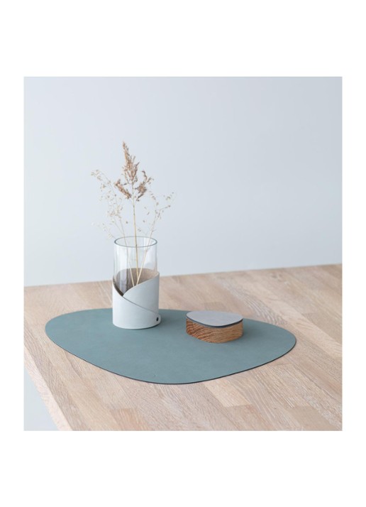 LIND DNA Giftset Curve L placemat en onderzetter van  leer set van 8 - achterkant 5 groen