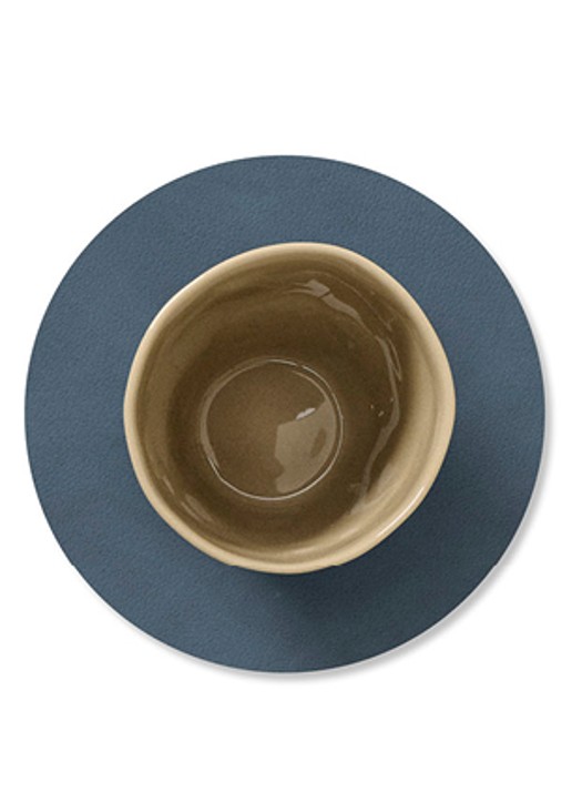 LIND DNA Nupo onderzetter van leer - detail 4 donkerblauw
