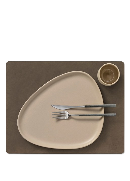 LIND DNA Nupo placemat 35 x 45 cm - voorkant 2 donkerbruin