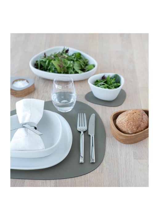 LIND DNA Table Mat Curve placemat van leer 37 x 44 cm - detail 4 legergroen