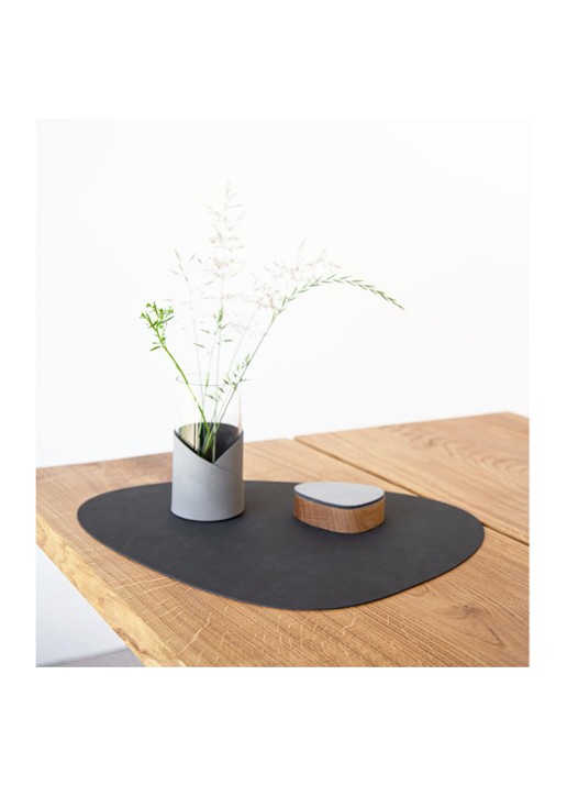 LIND DNA Table Mat Curve placemat van leer 37 x 44 cm - detail 3 zwart