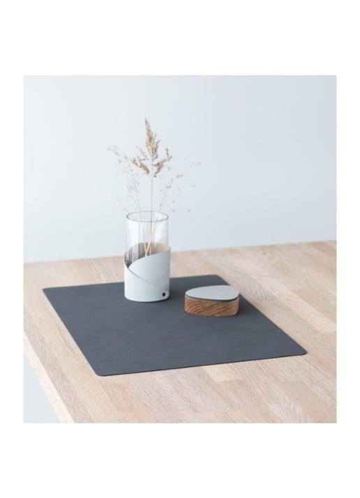 LIND DNA Table Mat placemat van leer 35 x 45 cm - detail 3 antraciet