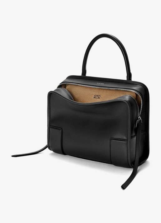 LOEWE Amazona 180 Medium schoudertas van kalfsleer - voorkant 2 zwart
