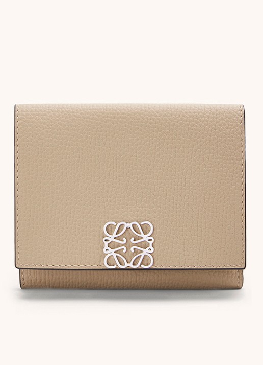LOEWE Anagram portemonnee van kalfsleer - voorkant 5 zand