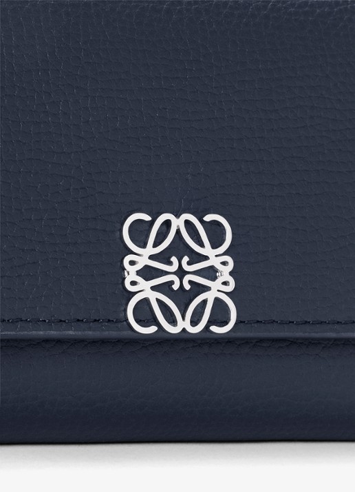LOEWE Anagram Small portemonnee van kalfsleer - detail 4 donkerblauw