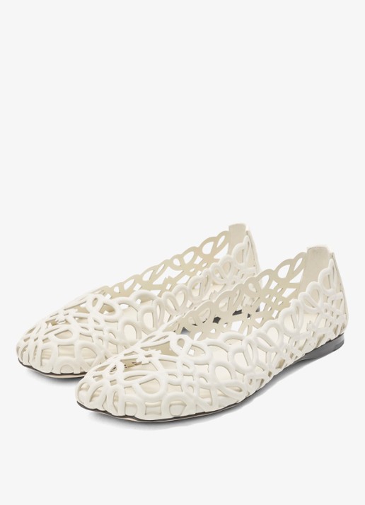 LOEWE Ballerina van lamsleer met opengewerkt dessin - voorkant 2 wit