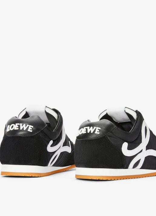 LOEWE Ballet Runner 2.0 sneaker met kalfsleren details - detail 3 zwart