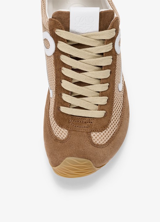 LOEWE Ballet Runner 2.0 sneaker van mesh met suède details - detail 5 bruin