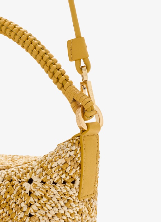 LOEWE Cala Mini handtas van raffia met kalfsleren details - detail 5 mosterd