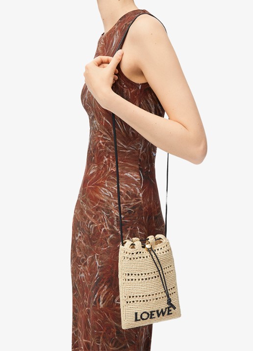 LOEWE Crossbodytas van raffia met logoborduring - detail 7 creme
