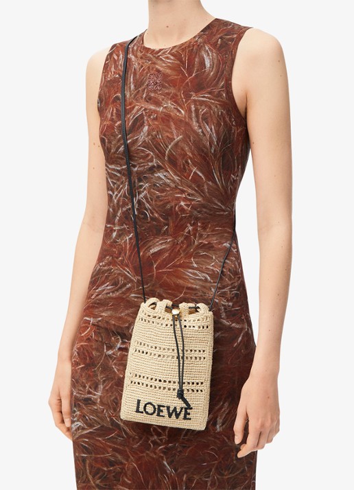 LOEWE Crossbodytas van raffia met logoborduring - voorkant 2 creme