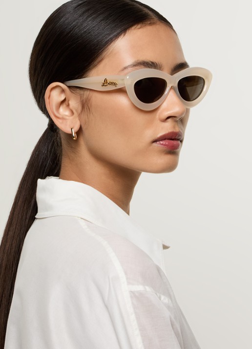 LOEWE Curvy zonnebril LW40096I - voorkant 2 gebroken wit