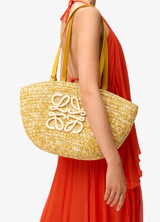 LOEWE Eclipse Medium shopper van raffia met logo - voorkant 2 mosterd