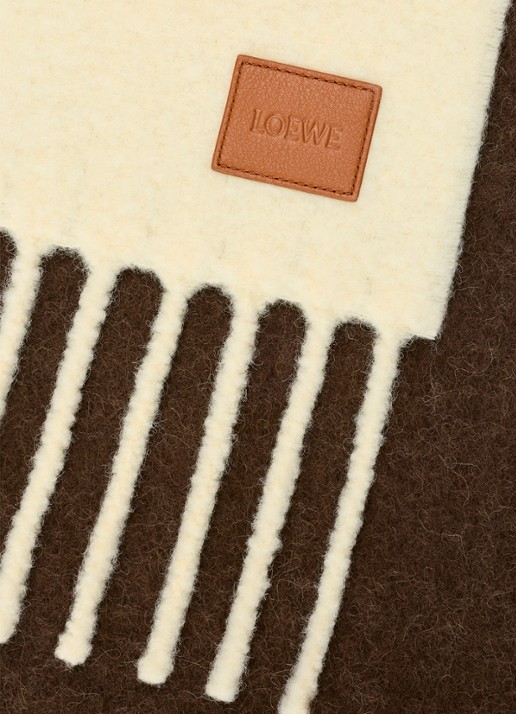 LOEWE Fijngebreide sjaal in alpaca wolblend 176 x 23 cm - detail bruin
