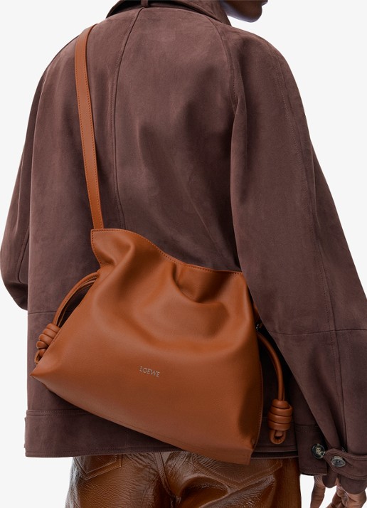 LOEWE Flamenco Medium clutch van kalfsleer - detail 5 bruin