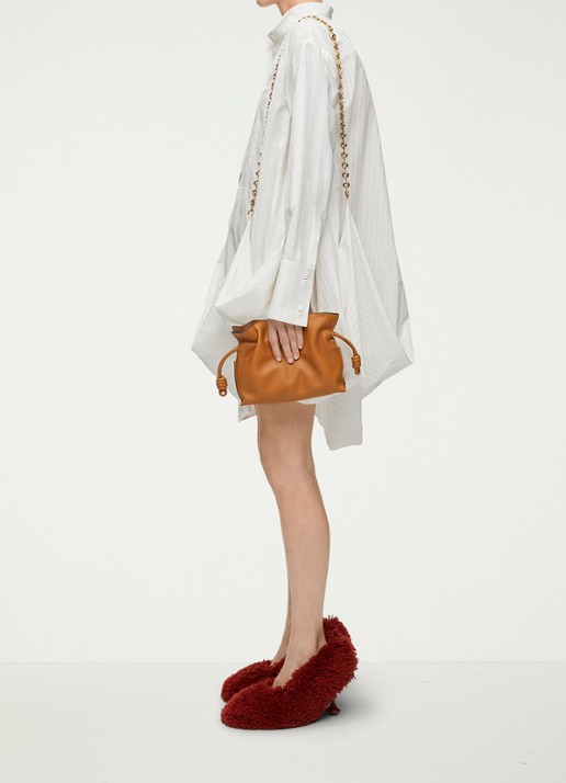 LOEWE Flamenco Mini clutch van kalfsleer - voorkant 2 camel
