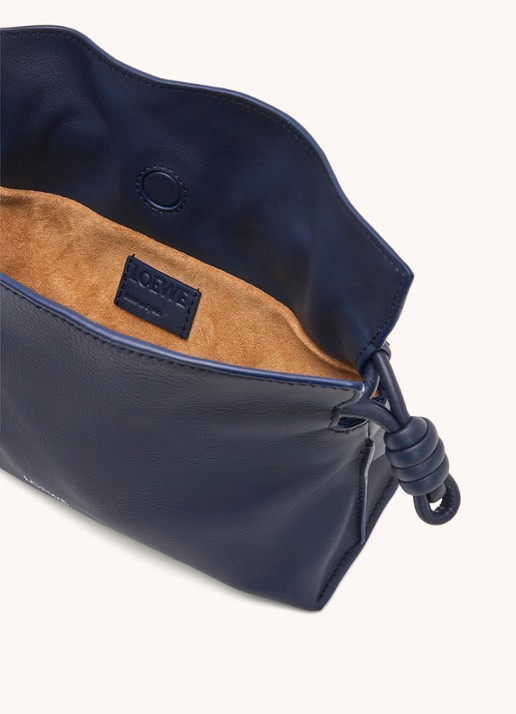 LOEWE Flamenco Mini clutch van kalfsleer - detail 2 donkerblauw