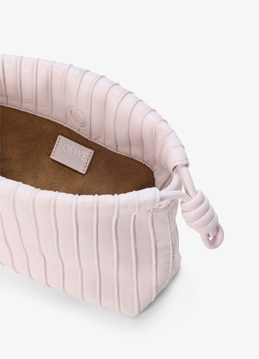 LOEWE Flamenco Pleated Mini schoudertas van kalfsleer - detail 3 lichtroze