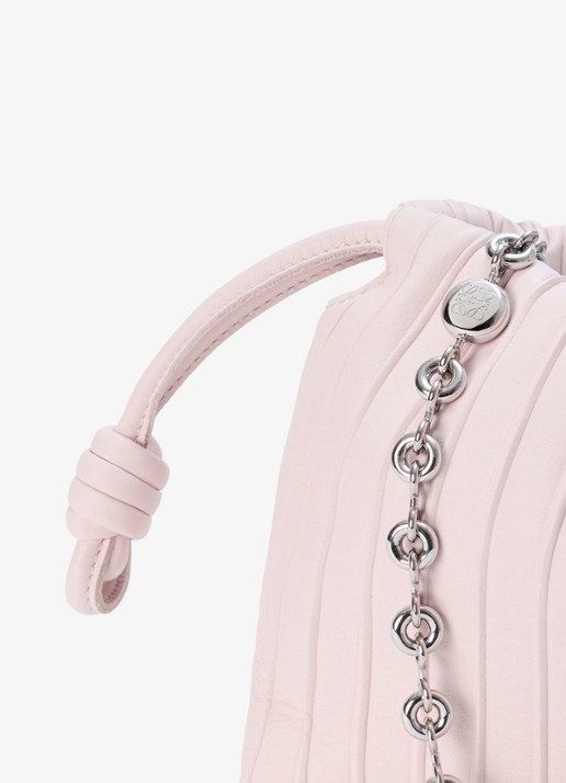 LOEWE Flamenco Pleated Mini schoudertas van kalfsleer - detail 4 lichtroze