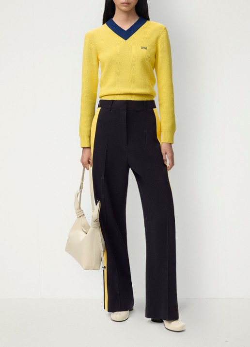 LOEWE Grofgebreide pullover in wolblend met V-hals - voorkant 2 geel