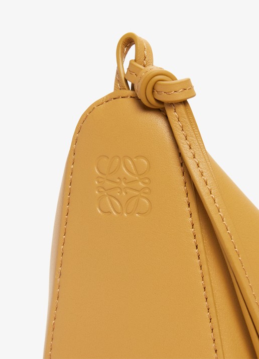LOEWE Hammock Hobo schoudertas van kalfsleer - detail 4 okergeel