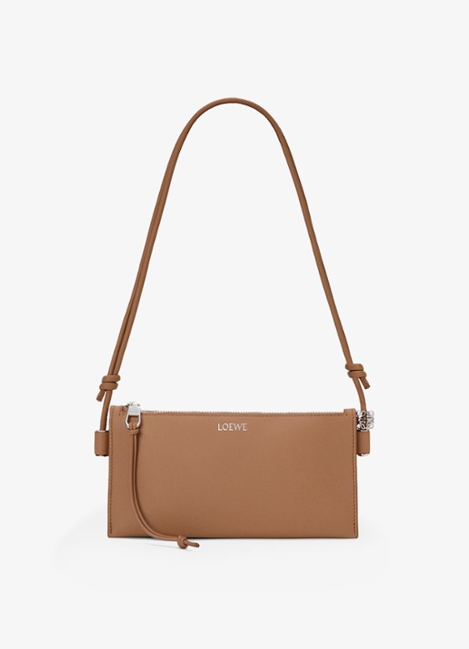 LOEWE Joya crossbodytas van kalfsleer - detail 2 camel