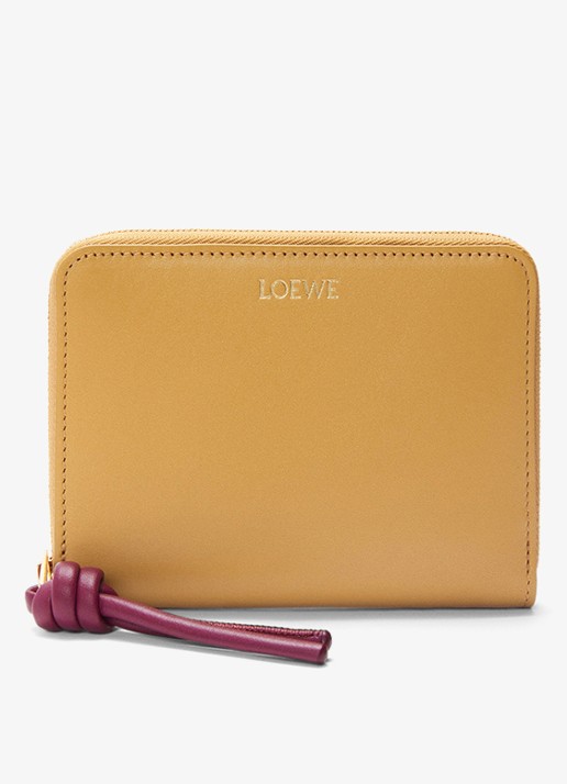 LOEWE Knot portemonnee van kalfsleer - voorkant okergeel