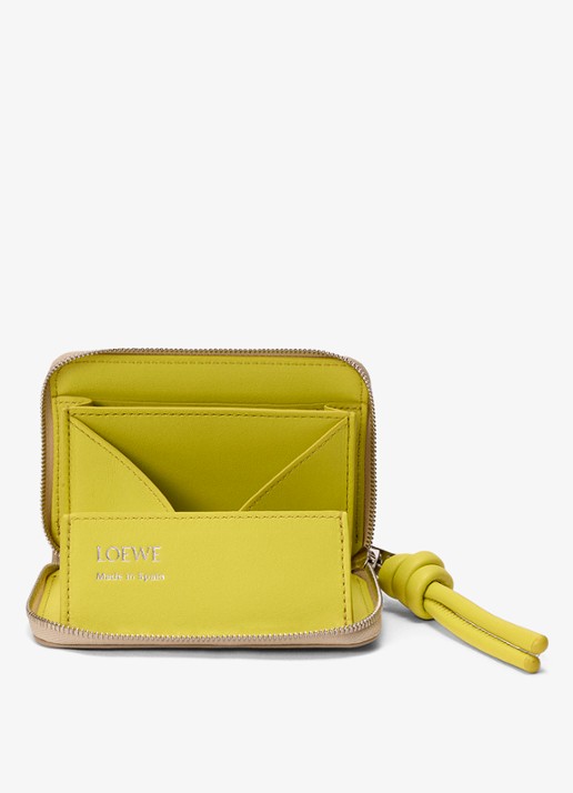 LOEWE Knot portemonnee van kalfsleer - voorkant 2 beige