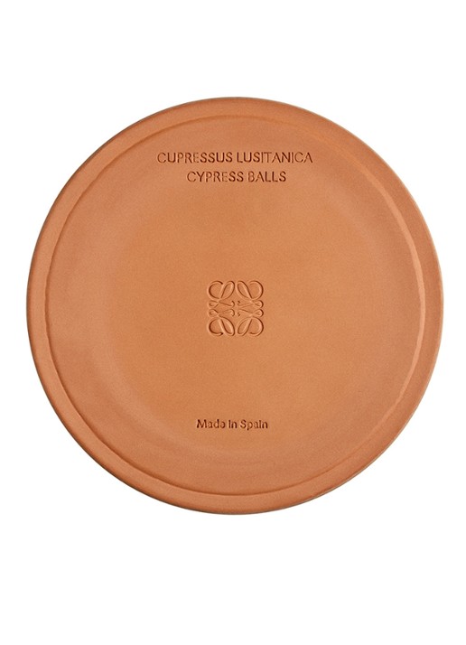 LOEWE Large Cypress Balls Candle - geurkaars 2120 gram - detail 4 undefined