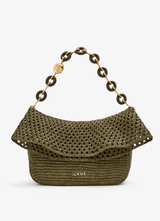 LOEWE Ola Medium schoudertas van raffia met kalfsleren details - voorkant 8 legergroen