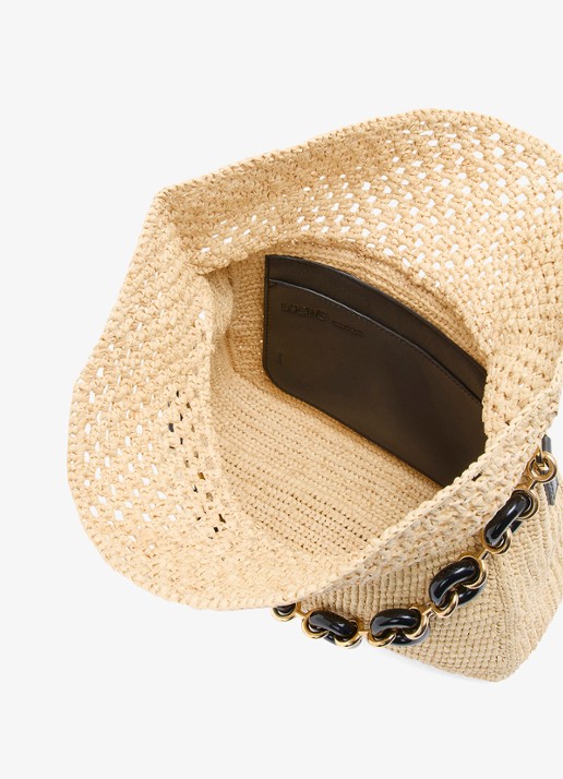 LOEWE Ola Medium schoudertas van raffia met kalfsleren details - detail 5 beige