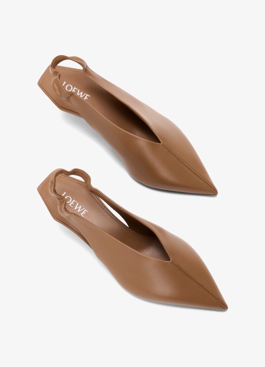 LOEWE Origami Cubic slingback van lamsleer - detail bruin