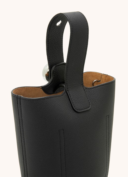 LOEWE Pebble Bucket Mini crossbodytas van kalfsleer - detail 6 zwart