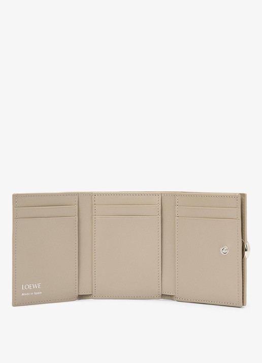 LOEWE Pebble portemonnee van kalfsleer - voorkant 6 zand