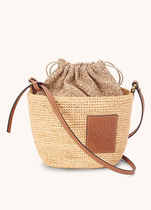 LOEWE Pochette schoudertas van raffia met kalfsleren details - voorkant 5 creme