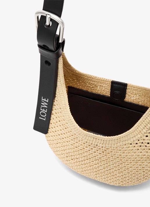 LOEWE Punch Hole Mini crossbodytas van raffia - detail 2 beige