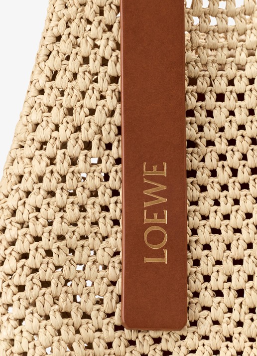 LOEWE Punch Hole Small schoudertas van raffia - detail 4 beige