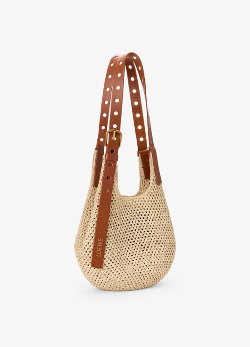 LOEWE Punch Hole Small schoudertas van raffia - voorkant 6 beige