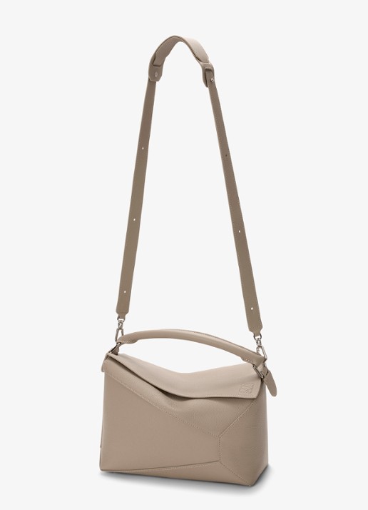 LOEWE Puzzle Edge Medium handtas van kalfsleer - detail 4 zand