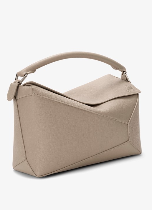LOEWE Puzzle Edge Medium handtas van kalfsleer - voorkant 2 zand