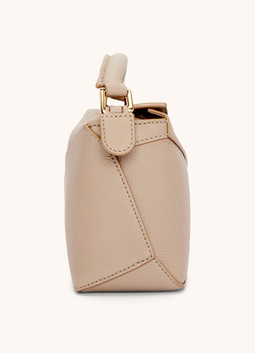 LOEWE Puzzle Edge Mini handtas van kalfsleer - detail 2 zand
