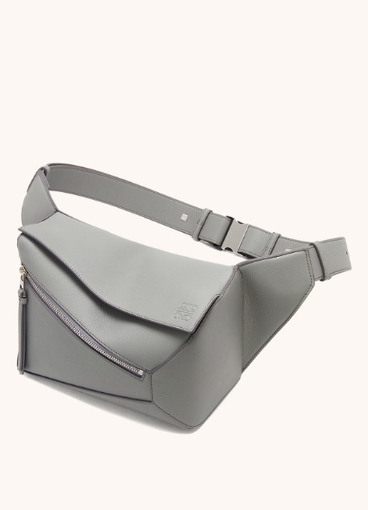 LOEWE Puzzle Edge Small crossbodytas van kalfsleer - voorkant 5 middengrijs