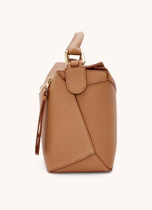 LOEWE Puzzle Edge Small handtas van kalfsleer - detail lichtbruin