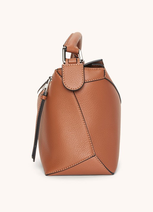 LOEWE Puzzle Edge Small handtas van kalfsleer - achterkant 3 lichtbruin
