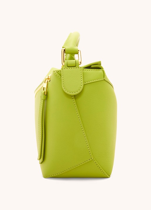 LOEWE Puzzle Edge Small handtas van kalfsleer - detail lime