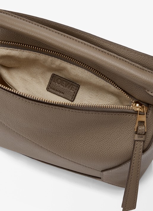 LOEWE Puzzle Edge Small handtas van kalfsleer - detail 6 taupe