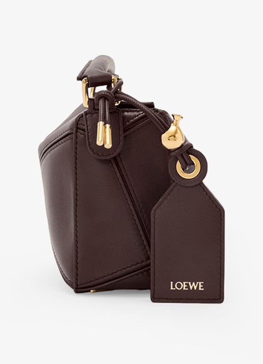 LOEWE Puzzle Featherlight Mini handtas van kalfsleer - detail donkerbruin